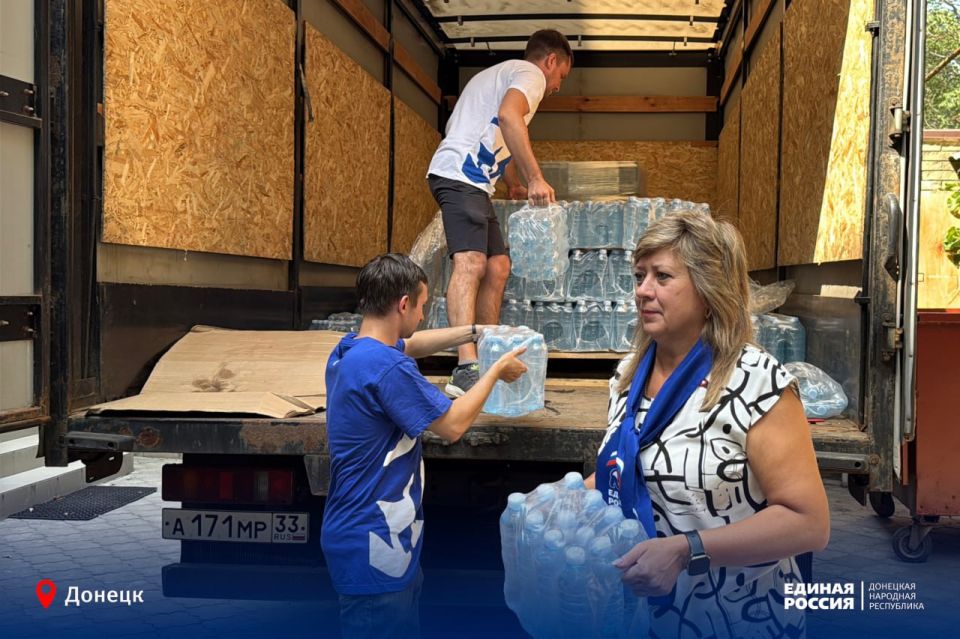 Жителей ДНР в борьбе за воду поддерживают партийцы Единой России со всей страны