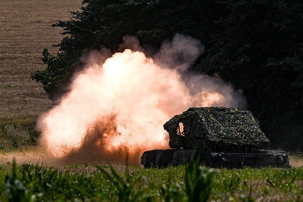 «РВ»: ВС России перебрасывают войска в ДНР и Запорожской области
