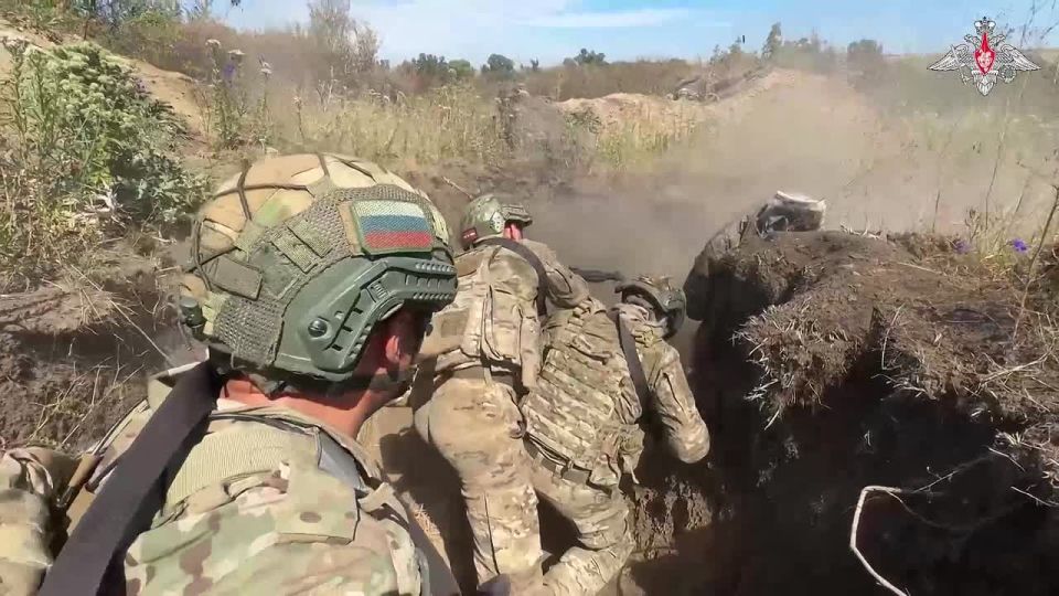 Минобороны России: 00:00 На полигонах в Запорожской области штурмовики группировки войск «Днепр» отрабатывают тактику захвата опорных пунктов ВСУ