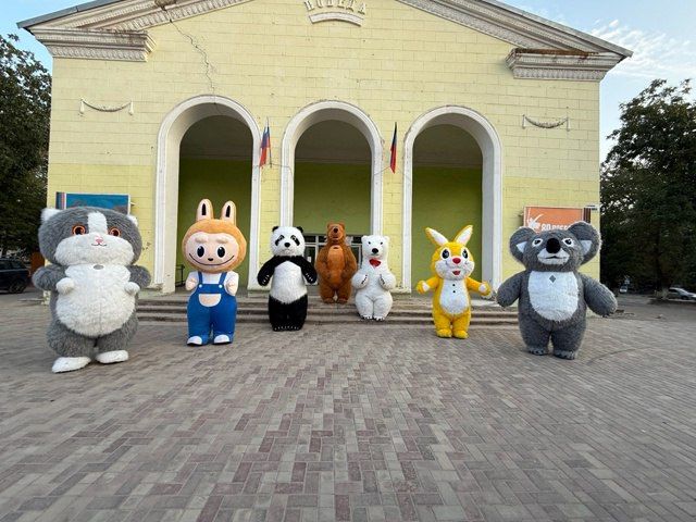 В честь 156-лети города Амвросиевка на центральной площади прошла детская развлекательная программа