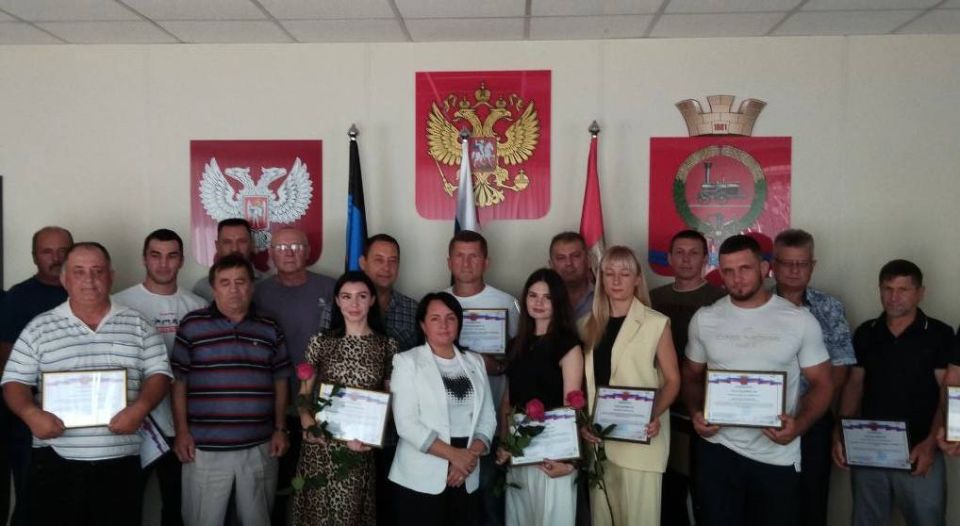 Константин Зинченко: День строителя — это важный праздник, в который мы чествуем трудящихся в строительной отрасли, отмечая их вклад в развитие инфраструктуры и создание комфортной среды для жизни