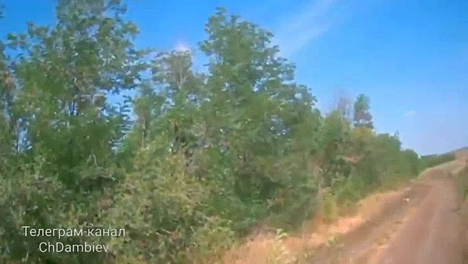 Чингис Дамбиев: Атмосфера СВО Бойцы 135-го штурмового батальона группировки "Восток" ВС РФ из Бурятии метким выстрелом уничтожили украинский fpv-дрон