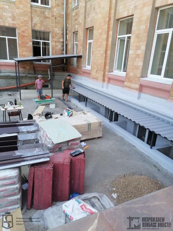 В Амвросиевской школе № 4 продолжается ремонт пищеблока