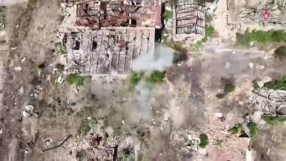 Алексей Леонков: Удар за ударом.. 00:00 Дроноводы поразили командно-наблюдательный пункт и пехоту ВСУ в районе населенных пунктов Плавни и Степногорск Запорожской области