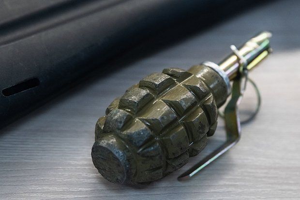 Схрон боеприпасов нашли у жителя ДНР, забросавшего участок соседки гранатами