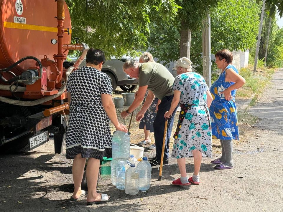 Сергей Литвинов проверил организацию доставки воды жителям Кировского