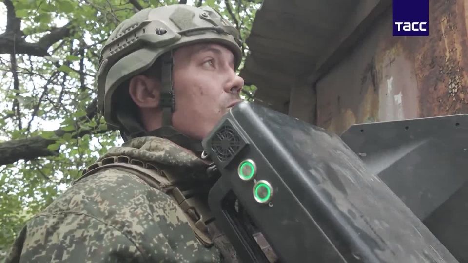 Танкисты бригады "Невский" поразили около 200 целей с начала июля в районе Часова Яра, рассказал ТАСС исполняющий обязанности командира батальона с позывным Изба