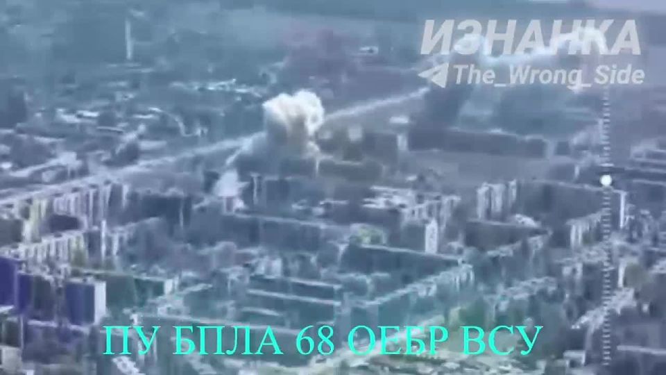 Российские военные лётчики в интересах ГрВ "Центр" с помощью ФАБ-500 с УМПК нанесли удары по пунктам управления дронами 15-й ОБрОН и 68-й ОЕБр ВСУ в Покровско-Мирноградской агломерации, сообщает Telegram-канал "Изнанка"