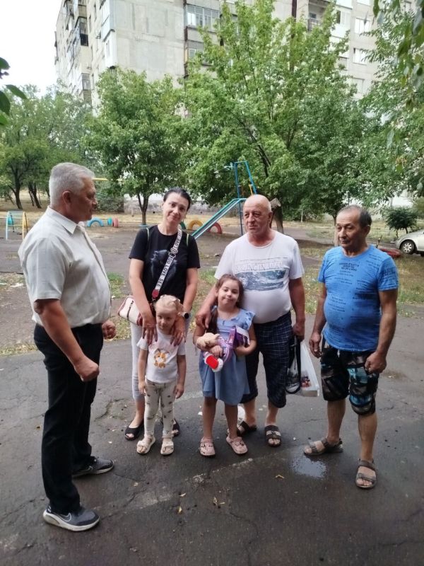 Встреча с населением. 11 августа депутат Торезского городского совета Зайнутдинов Владимир Владимирович провел встречу с населением