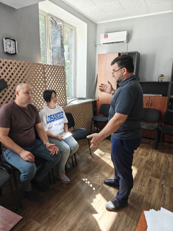 Депутат Шахтерского муниципального совета ответил на вопросы ждановцев