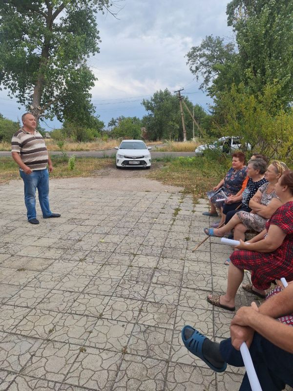 Встречу с населением провел начальник Тельмановского территориального отдела