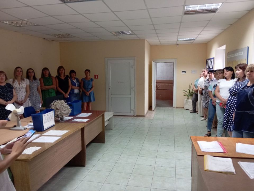 Заместитель главы администрации Амвросиевского муниципального округа Елена Крюкова встретилась с трудовым коллективом Амвросиевского отделения социальной защиты населения