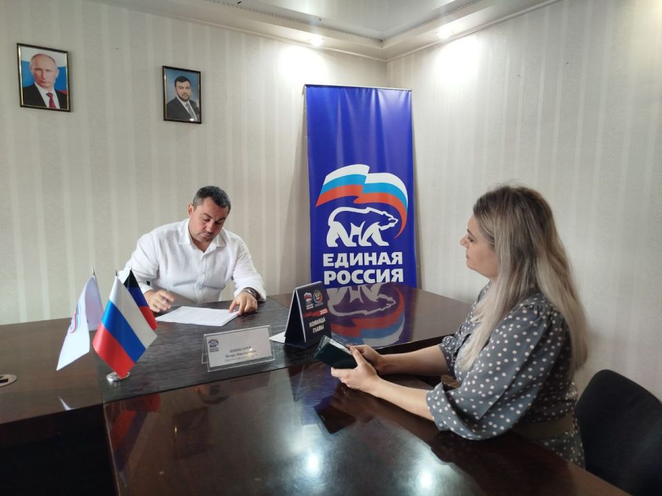 Состоялся прием граждан. Сегодня, 11 августа, депутат фракции "Единая Россия" Торезского городского совета Шинкарев Игорь Викторович провел прием граждан