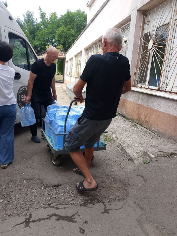 Секретарь Комитета по труду, занятости, социальной политике и делам ветеранов Ярослав Лисобей обсудил с главным врачом Республиканского Реабилитационного Центра Светланой Светличной вопросы водообеспечения