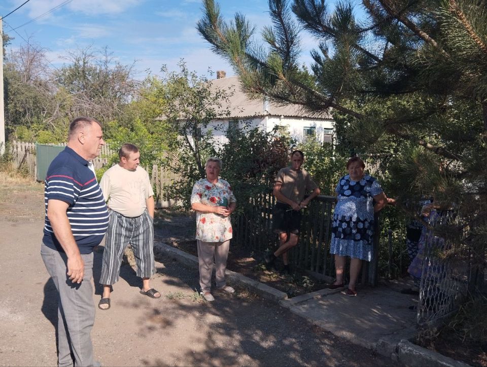 Первый заместитель главы администрации Амвросиевского муниципального округа Борис Бутко встретился с населением пос