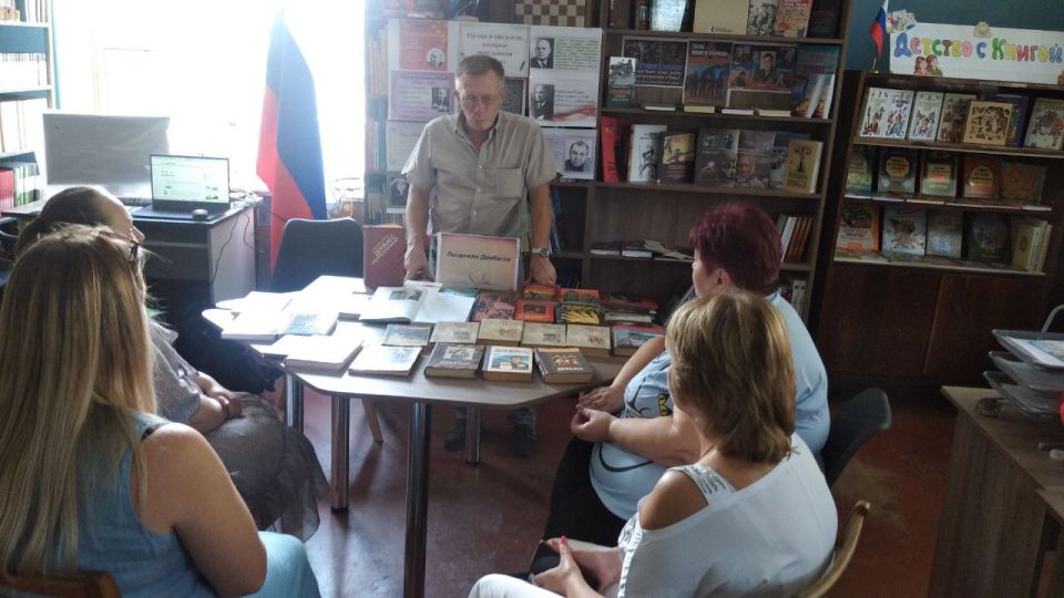 В минувшую пятницу я встретился с сотрудниками МБУ «Дмитровский сельский дом культуры»