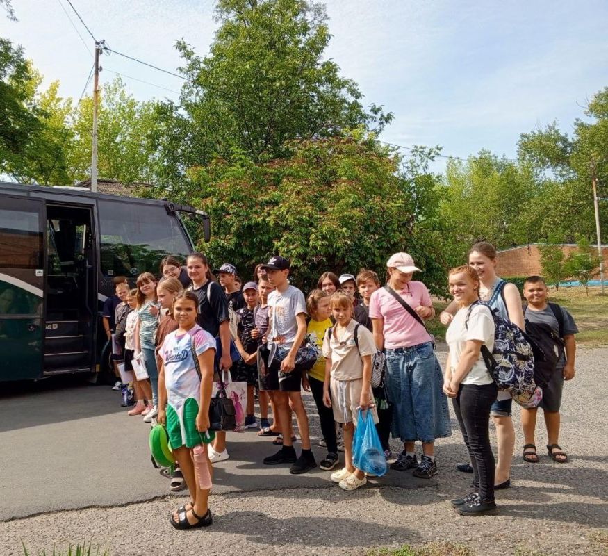 Бурятия организовала отдых на Азовском море для школьников Старобешевского округа