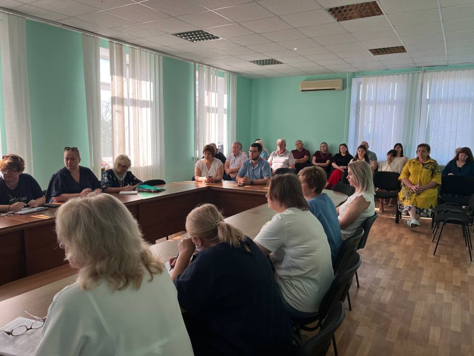 Василий Овчаров: Сегодня, 11 августа 2025 года, состоялось аппаратное совещание с начальниками структурных подразделений Администрации Новоазовского муниципального округа, территориальных подразделений министерств и ведомств...