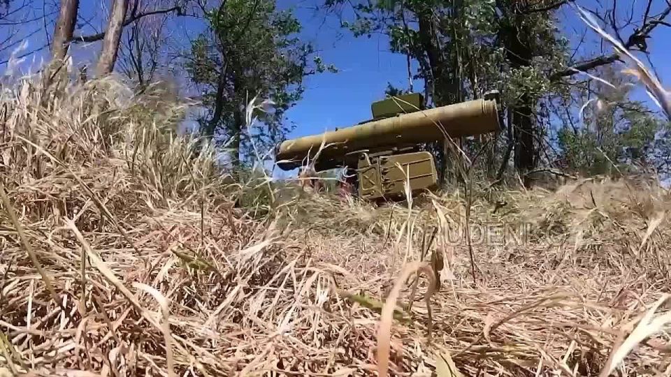 Андрей Руденко: Военнослужащие группировки «Восток» уничтожили укреплённый пункт противника на Южно-Донецком направлении с помощью управляемого ракетного комплекса «Фагот»