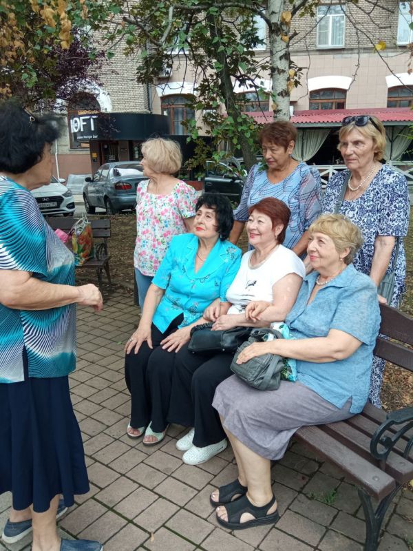 По поручению Главы ДНР Дениса Пушилина в Ворошиловском внутригордском районе продолжаются встречи с населением