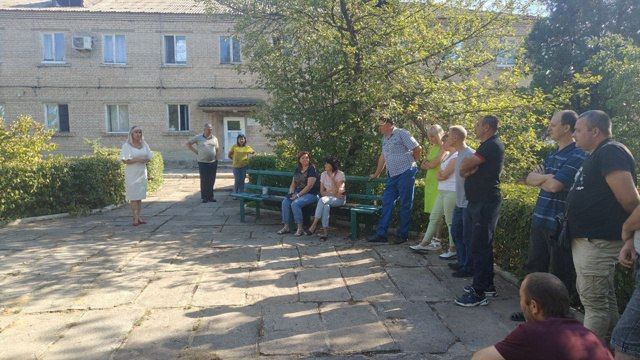 Управляющий делами главы администрации Амвросиевского муниципального округа Елена Фисенко встретилась с трудовым коллективом Амвросиевского отделения РЭС