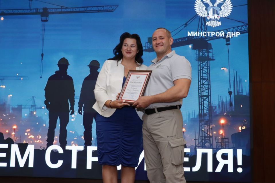 Анна Кондрыкинская поздравила строителей с профессиональным праздником