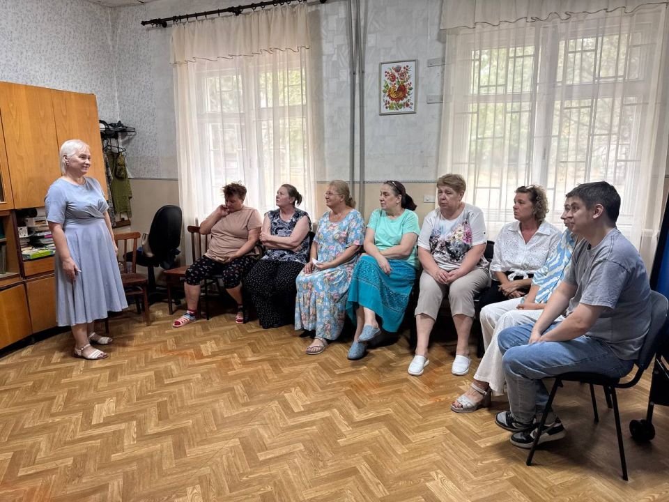 В Центре детского и юношеского творчества состоялась встреча лидера общественного мнения Риммы Черниной с педагогами и сотрудниками учреждения