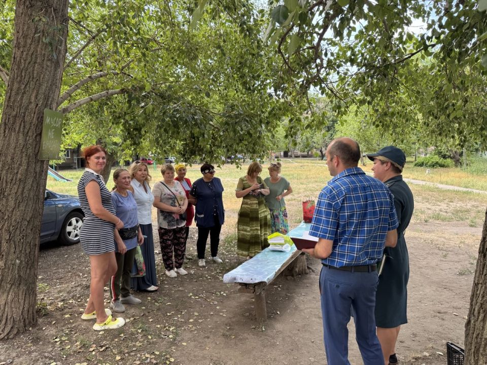 По поручению Главы ДНР Дениса Пушилина 11.08.2025 по адресу: г. Донецк, ул. Пухова, д.10 прошла встреча с жителями, на которой присутствовали заместитель руководителя Управы Ленинского внутригородского района Анатолий...