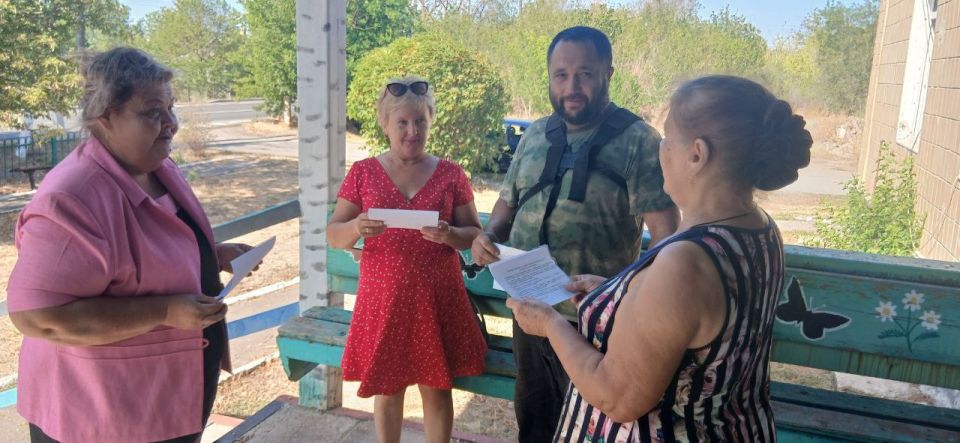 12 августа Врио Начальника Новокатериновского территориального отдела Администрации Старобешевского муниципального округа Галина Жмурова провела встречу с жителями села Новокатериновка