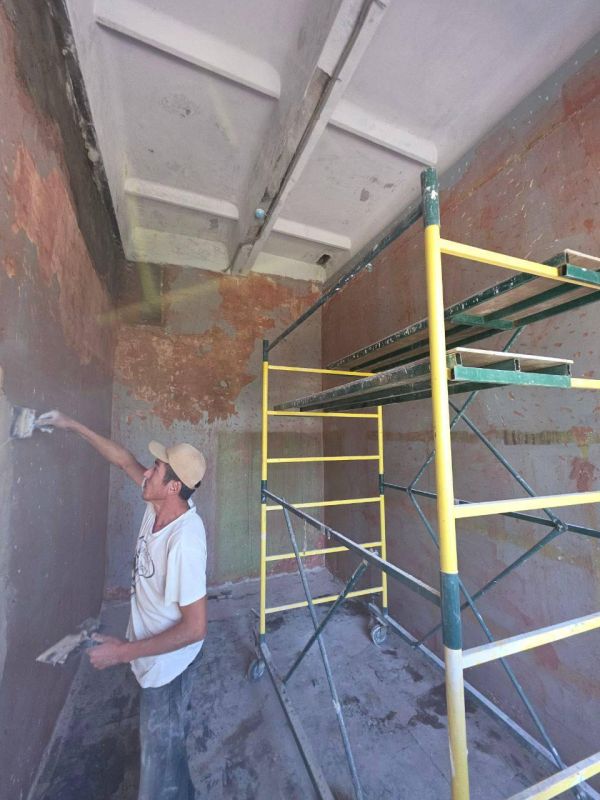 Камчатские строители продолжают ремонт учебно-воспитательного комплекса в Светлодарске