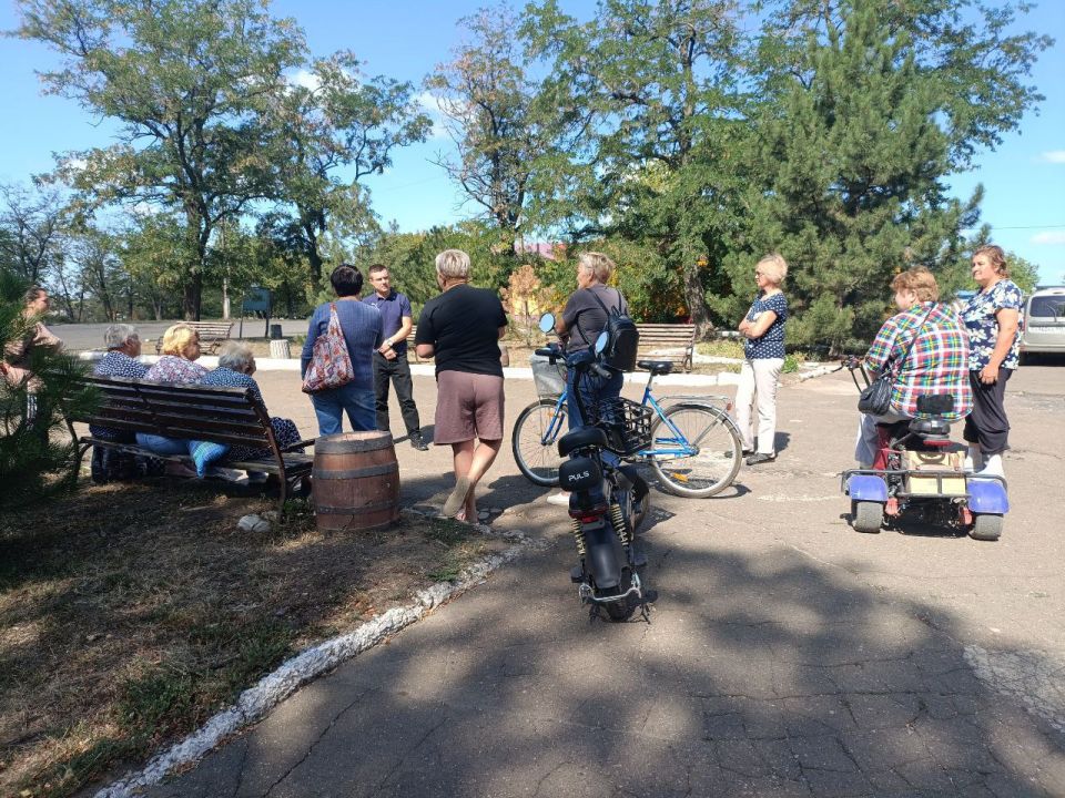 Встреча с жителями 12 августа прошла в с.Николаевка. Провел встречу Роман Янович начальник Николаевского территориального отдела