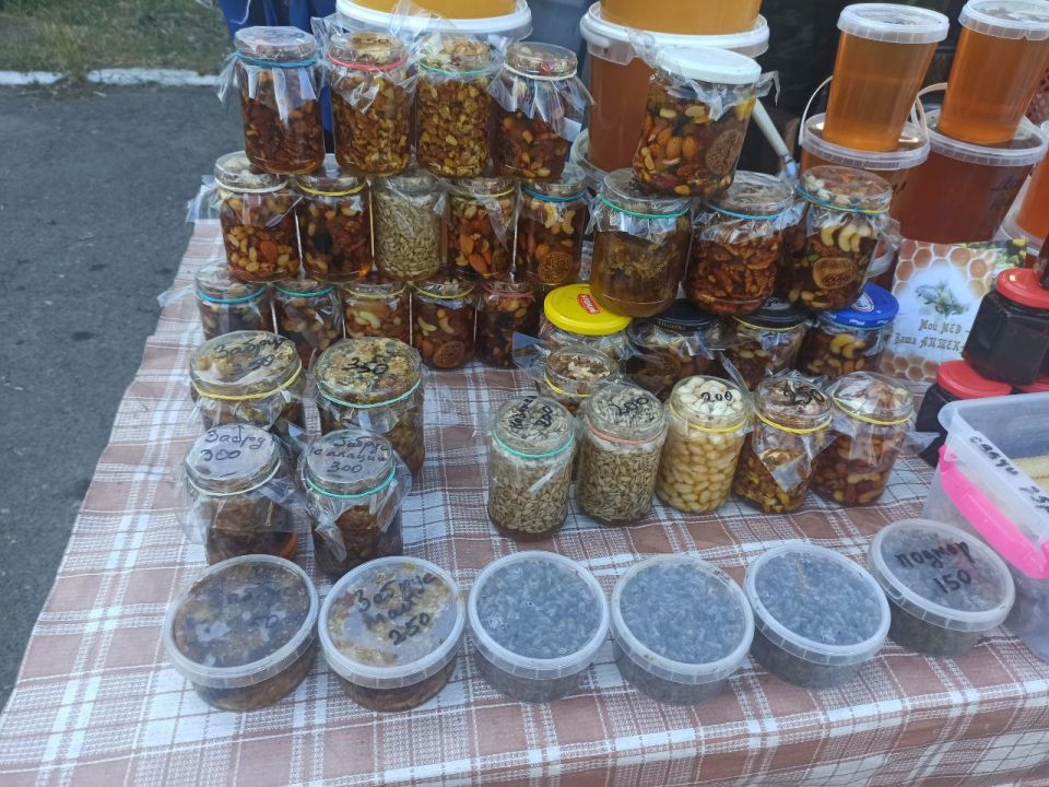 В Докучаевске на центральной площади прошла ярмарка