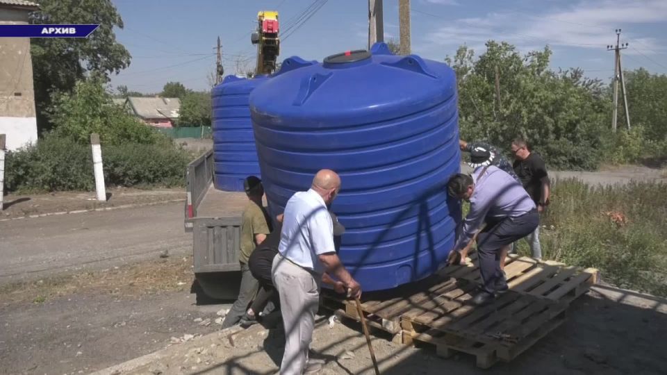 По инициативе Главы ДНР Дениса Пушилина, при поддержке Правительства Приморского края и администрации г. о. Торез в городе установлены ёмкости для разбора воды населением