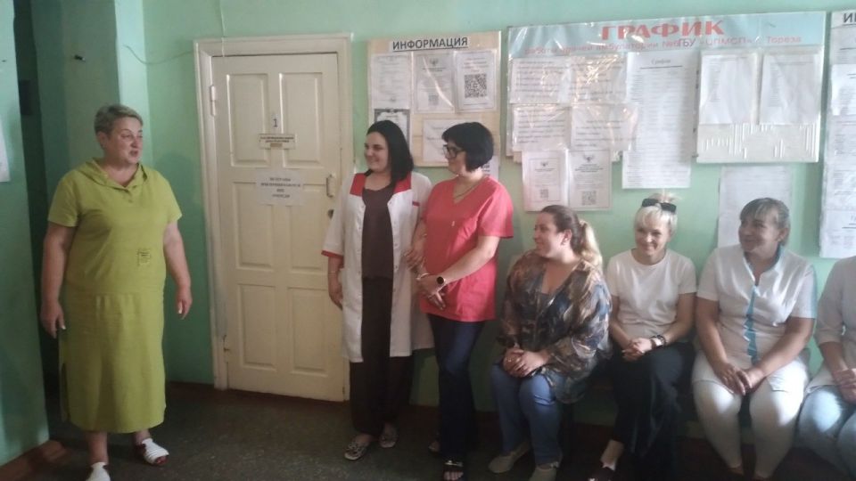 12 августа 2025 года, заведующий Рассыпнянским территориальным сектором Александра Кендысь, провела встречу с трудовым коллективом "Центра первичной медико-санитарной помощи города Тореза" амбулатория №6