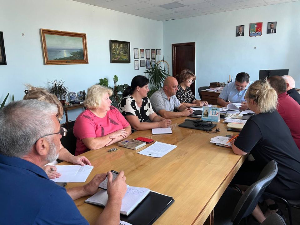 Василий Овчаров: Сегодня, 12 августа, провел оперативное совещание по рабочим вопросам с участием заместителей Главы и руководителей структурных подразделений Администрации округа