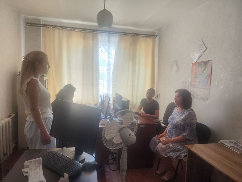 Сегодня депутат Тельмановского муниципального совета Юлия Линник встретилась с трудовым коллективом ГП Тельмановская Районная Газета "Новая Нива"