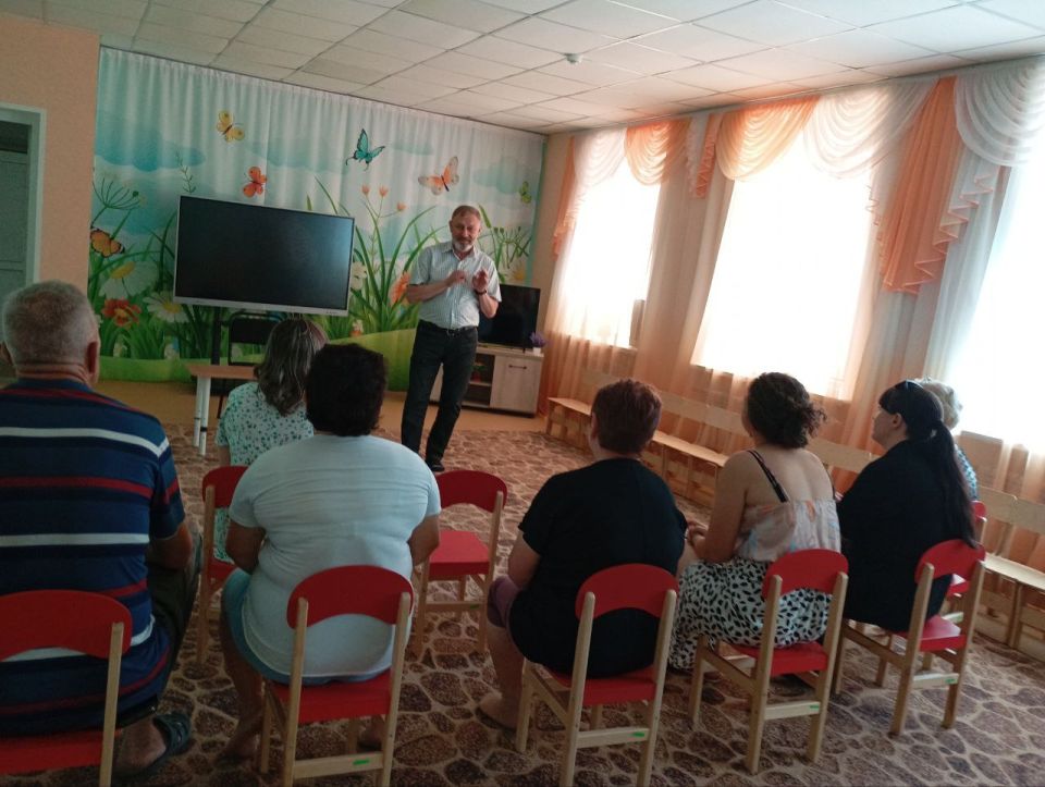 Борис Владимирович Трима, Глава муниципального образования Мангушский муниципальный округ, встретился с коллективом Камышеватского детского сада