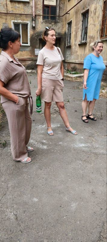 Вчера, заместитель начальника Зугрэсского территориального отдела Администрации муниципального образования городского округа Харцызск Олеся Литош в провела сход граждан в городе Зугрэс по адресу: улица Маяковского, дом 2, на...