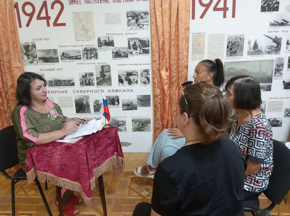 Денис Зубов: Встреча с коллективом. 12 августа заместитель главы администрации городского округа Иловайск Елена Кочетова провела встречу с трудовым коллективом МБУ "Музей истории городского округа Иловайск", на которой...