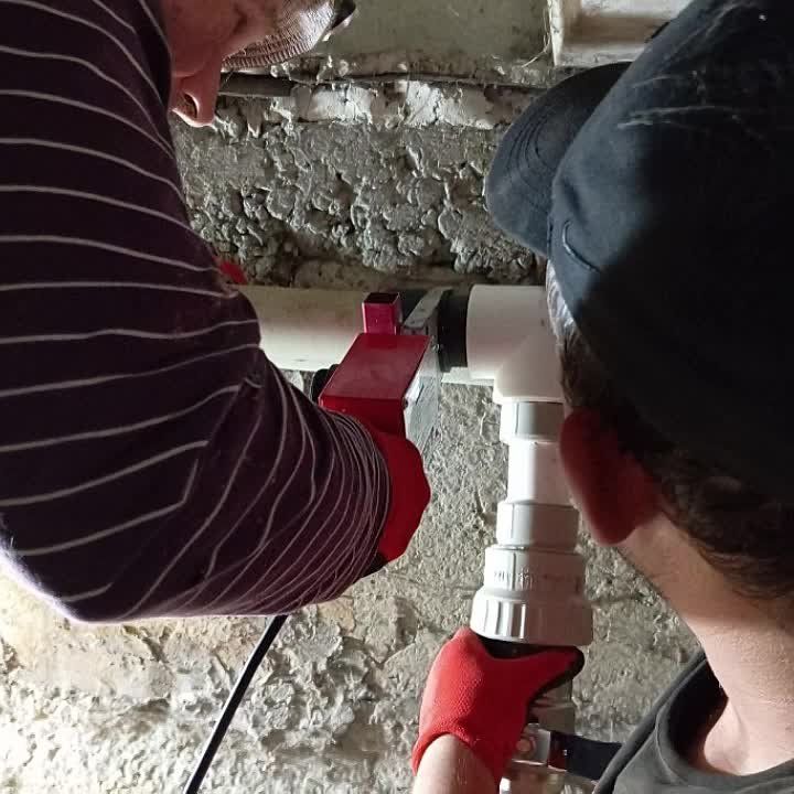 Александр Качанов: Аварийная бригада Якутии заменила участок водовода в Докучаевске