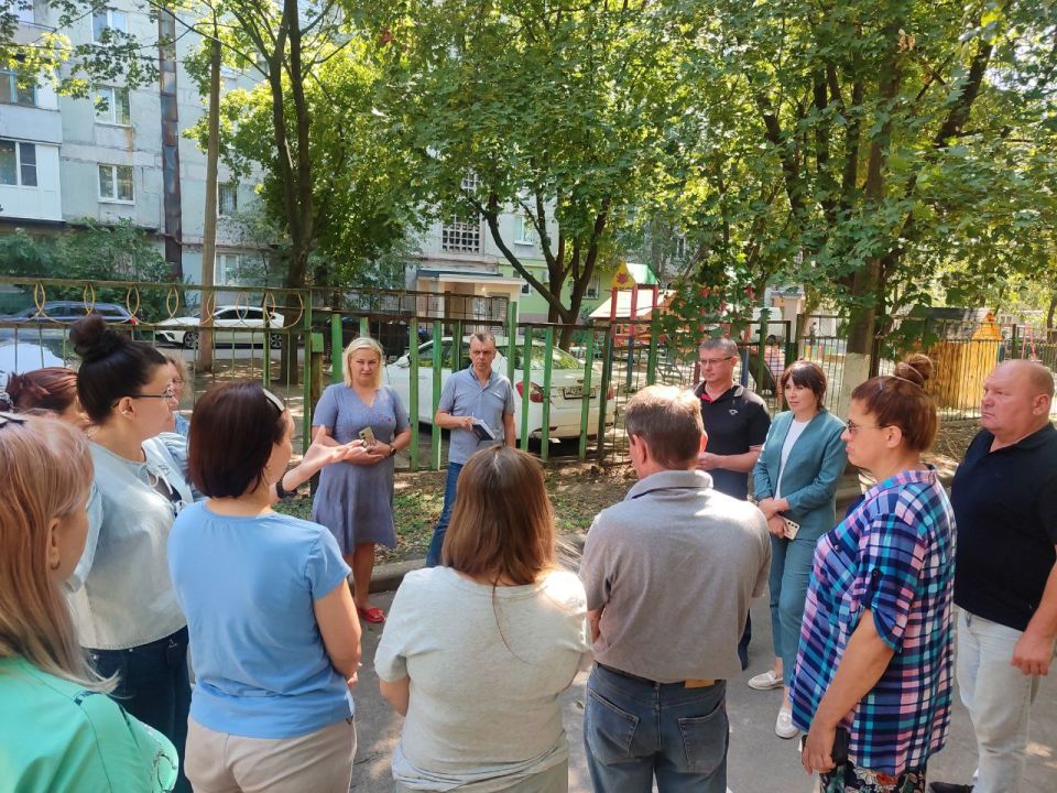 Василий Ткачук: Сегодня, 12 августа, по поручению Главы ДНР Дениса Пушилина, на подведомственной территории Калининского внутригородского района состоялась встреча с жителями улицы Харитонова