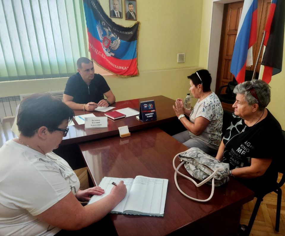 Прием граждан. 12 августа депутат Народного Совета ДНР Евгений Белашев провел прием граждан в общественной приемной Шахтерского местного отделения партии «Единая Россия»
