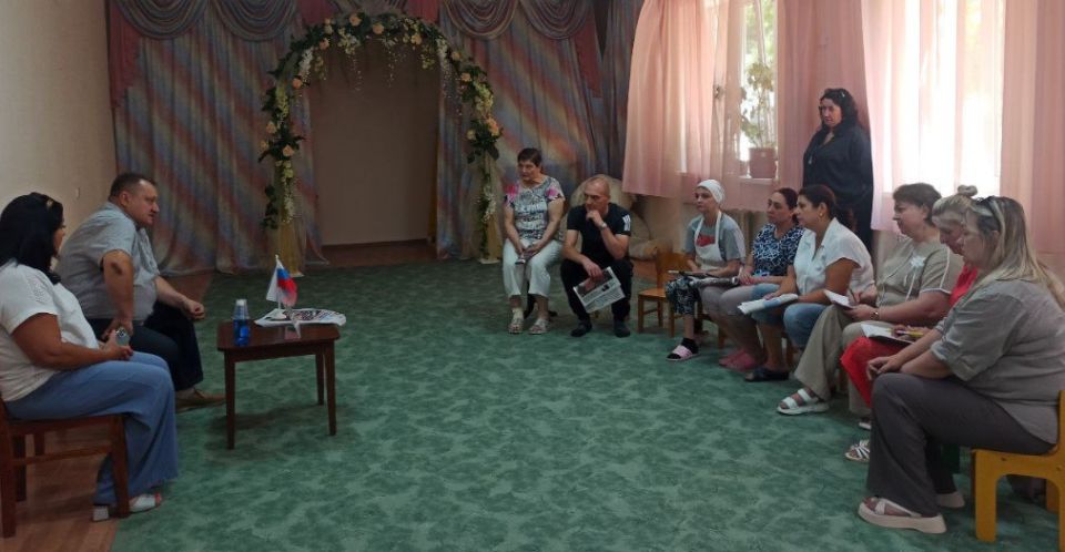 Валентин Левченко: Сегодня провел встречу в трудовом коллективе ГКДОУ "Детский Сад № 215 общеразвивающего вида г.о. Донецк". Рассказал, что по поручению Главы ДНР Дениса Пушилина приступили к восстановлению четырёх...