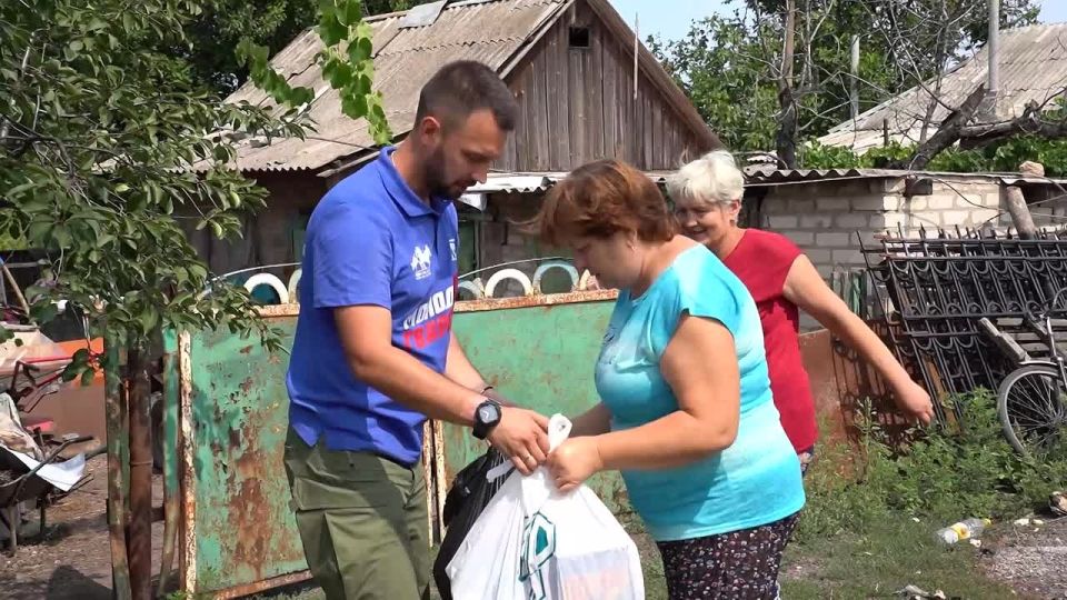 Молодёжка доставила помощь жителям Курахово и ближайших сёл