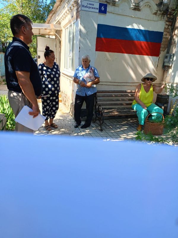 Александр Иванович Зяблов, начальник Мелекинского территориального отдела, провел встречу с жителями, на которой были подняты важные для округа вопросы: