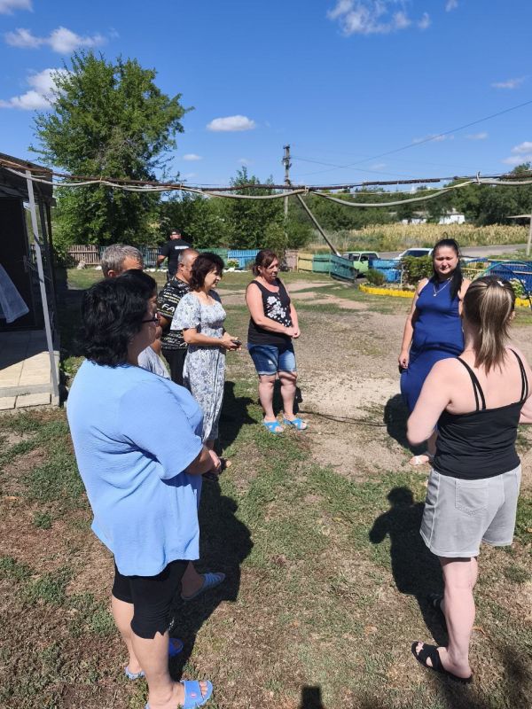 Сегодня депутат Тельмановского муниципального совета Вагнер Мария провела встречу с жителями села Каменка