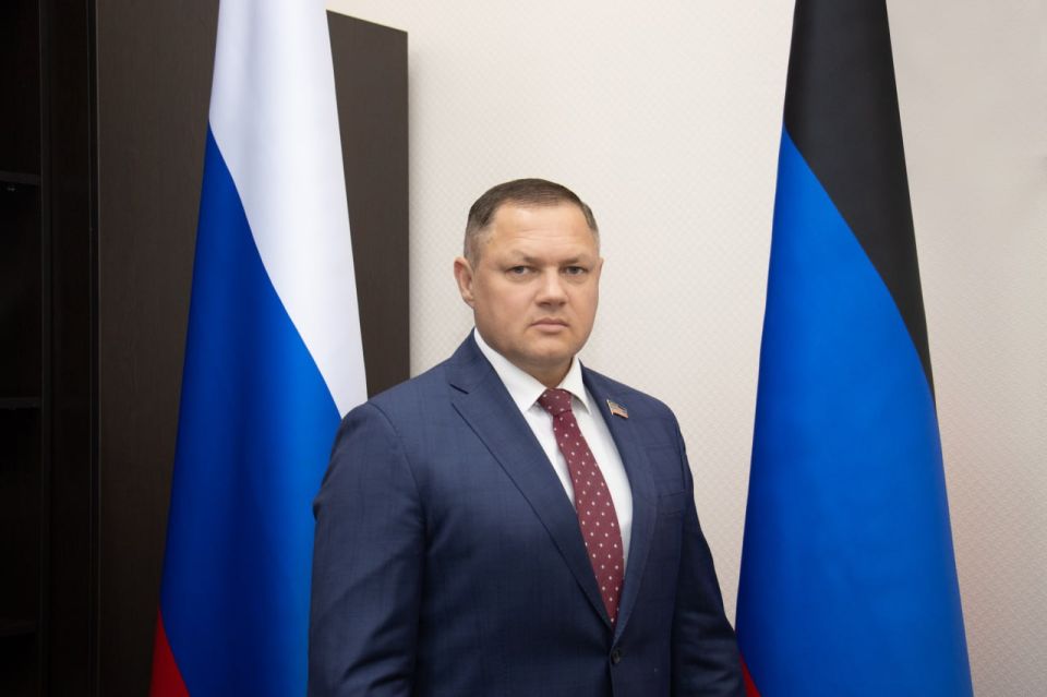 Валерий Скороходов представил отчет о проделанной работе фракции «Единая Россия» в Народном Совете за период весенней сессии 2025 года