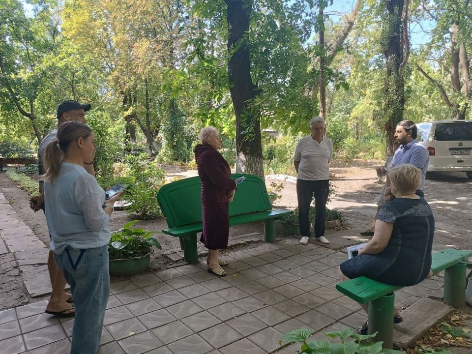 Заместитель главы Шахтерского муниципального округа встретился с жителями Ждановки
