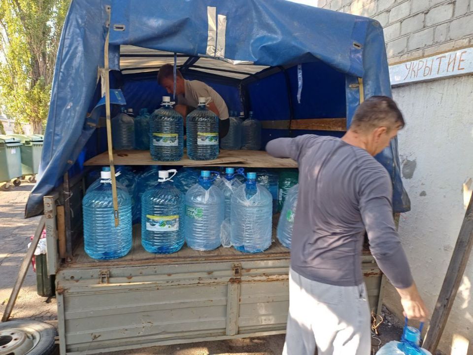 Помощь регион-шефа. Липецкая область помогает обеспечивать водой образовательные учреждения Володарского муниципального округа