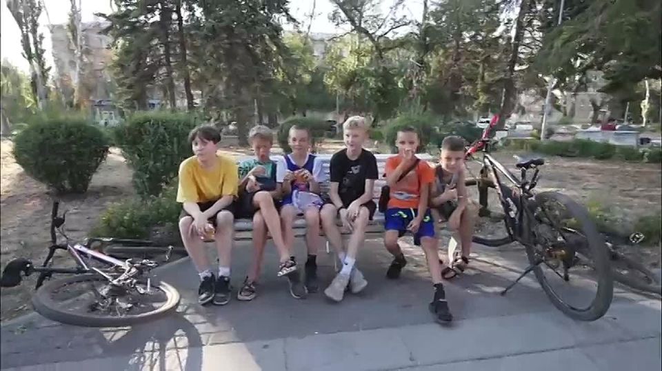 Это история о том, как люди влюбляются в Донбасс и, несмотря на все трудности, остаются здесь жить